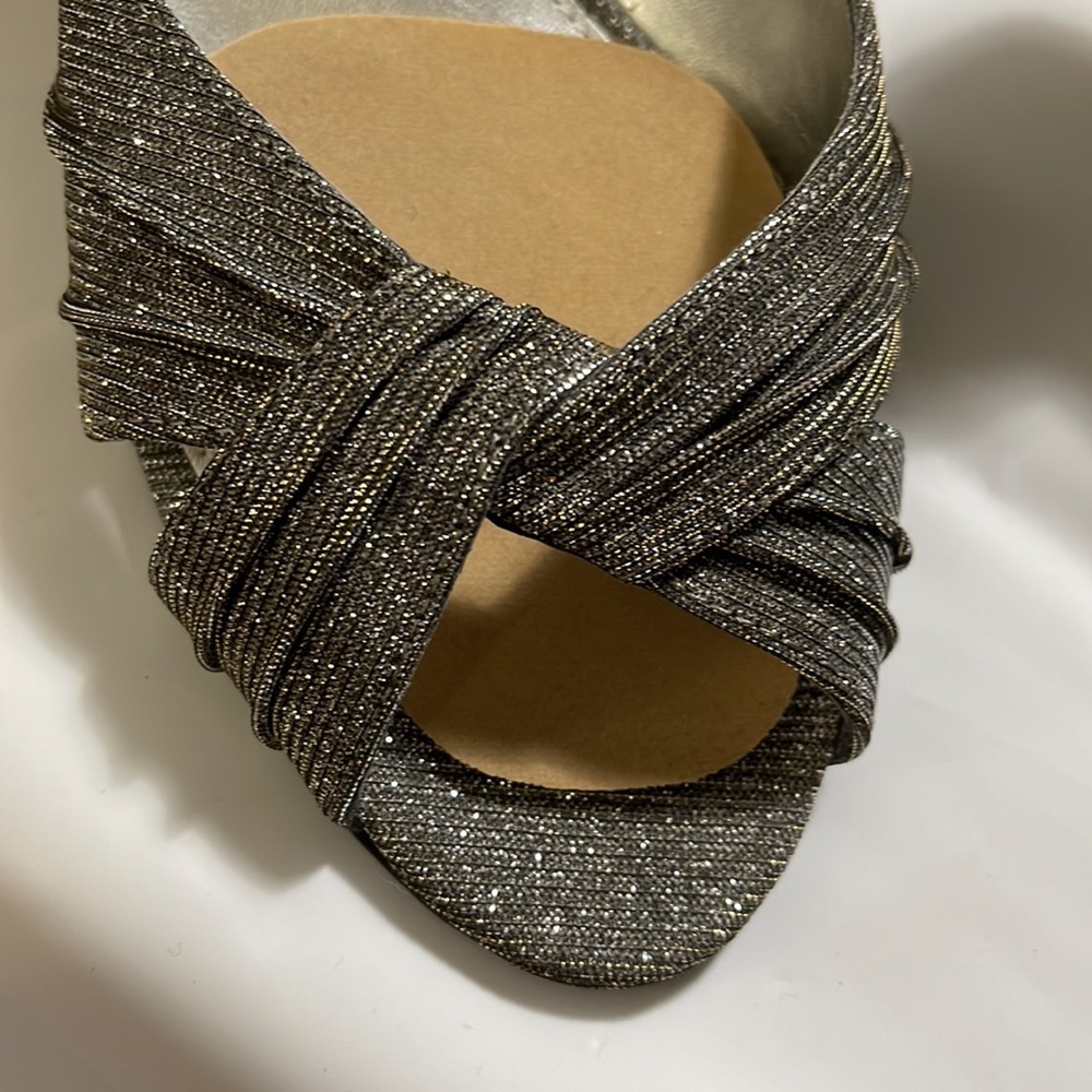 Nina Women's Carrie GM Shimmering Dress Pump, Platinum Gold, Size 7.5 M - Picture 2 of 9